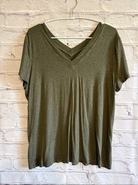 🌿5/$25 WHBM Boho V-neck